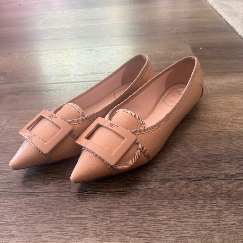 Pointed Toe Buckle Flats in Nude